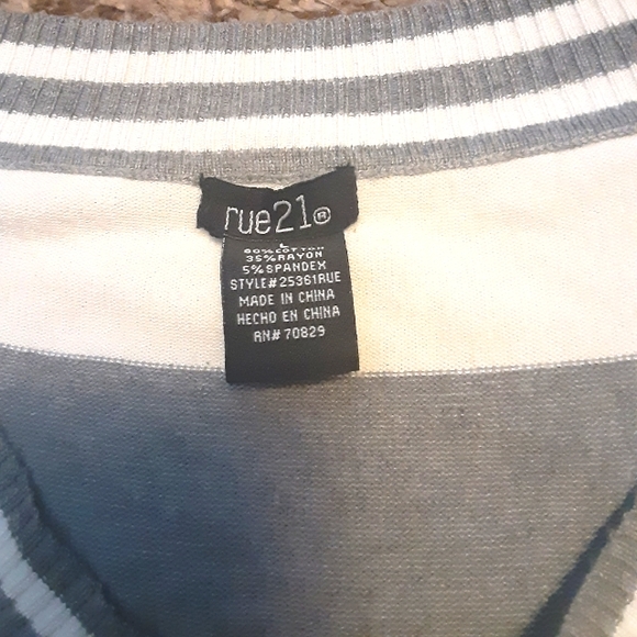 Rue21 top long sleeve size Large - Picture 2 of 5